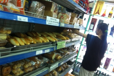 Thực phẩm viết hạn sử dụng ngắn hạn bằng...bút bi